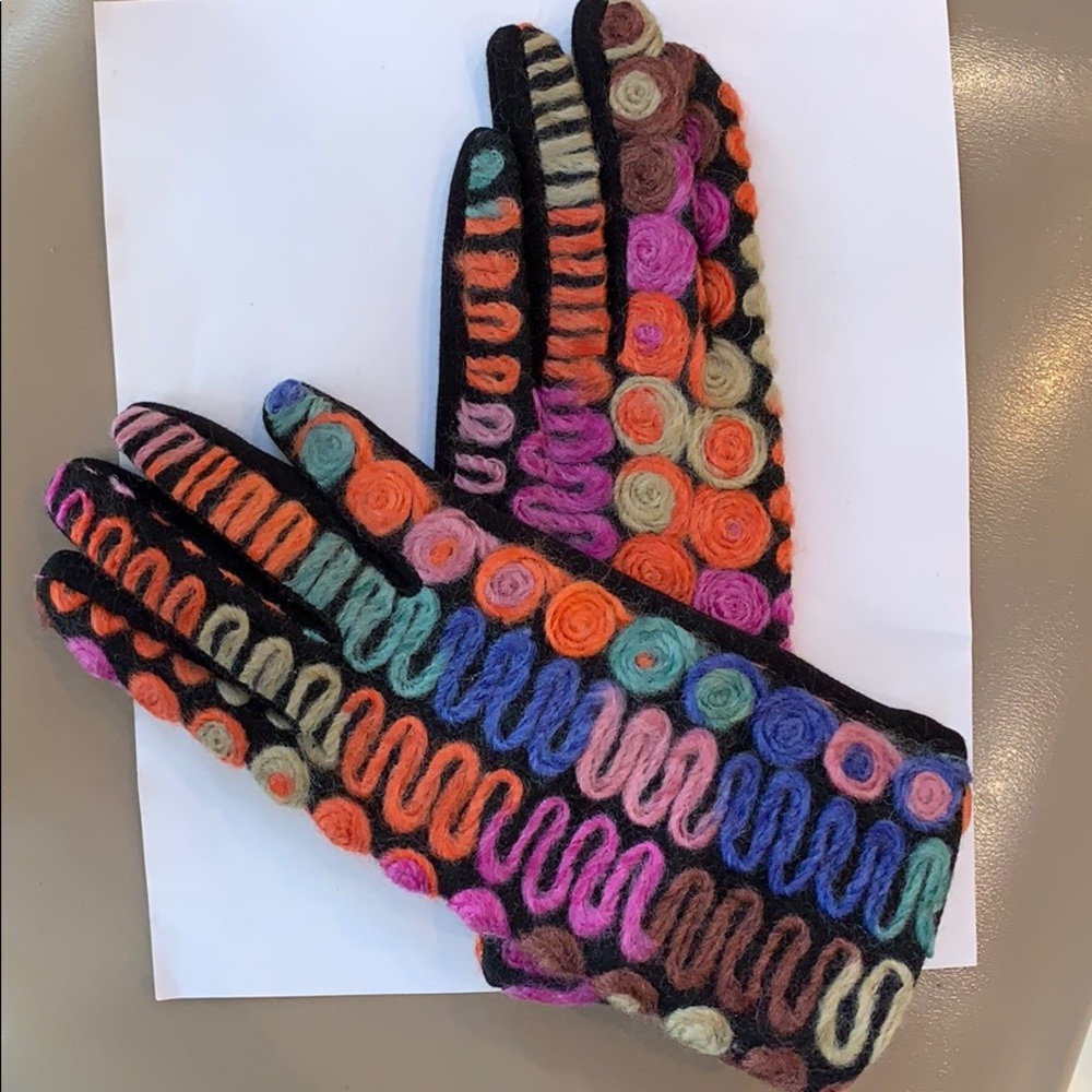 Women’s Gloves Multi Color Swirls and Squiggles